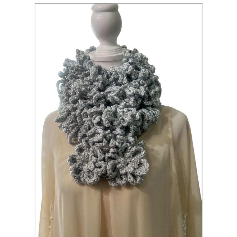 NWT Angelas Designs handmade crocheted one of a kind silver sparkle 92” boa